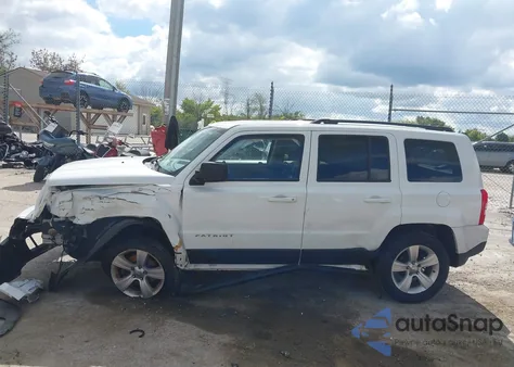 2013 Jeep Patriot Latitude z USA, uszkodzony, nr VIN 1C4NJRFB0DD114837